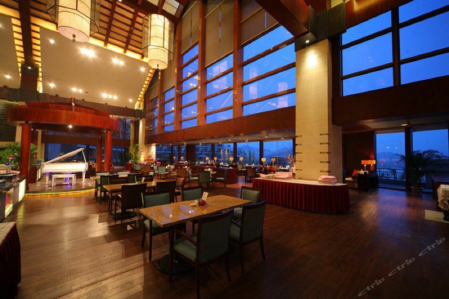 临安中都青山湖畔大酒店 临安镇 外观 照片