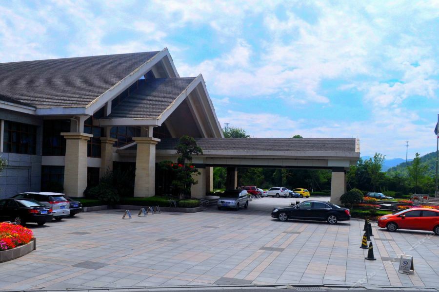 临安中都青山湖畔大酒店 临安镇 外观 照片